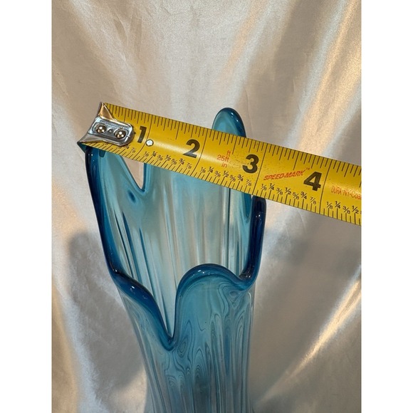 Vintage L.E. Smith Peacock Blue Swung 20 inches Wide Bottom Art Glass Vase - Picture 4 of 7